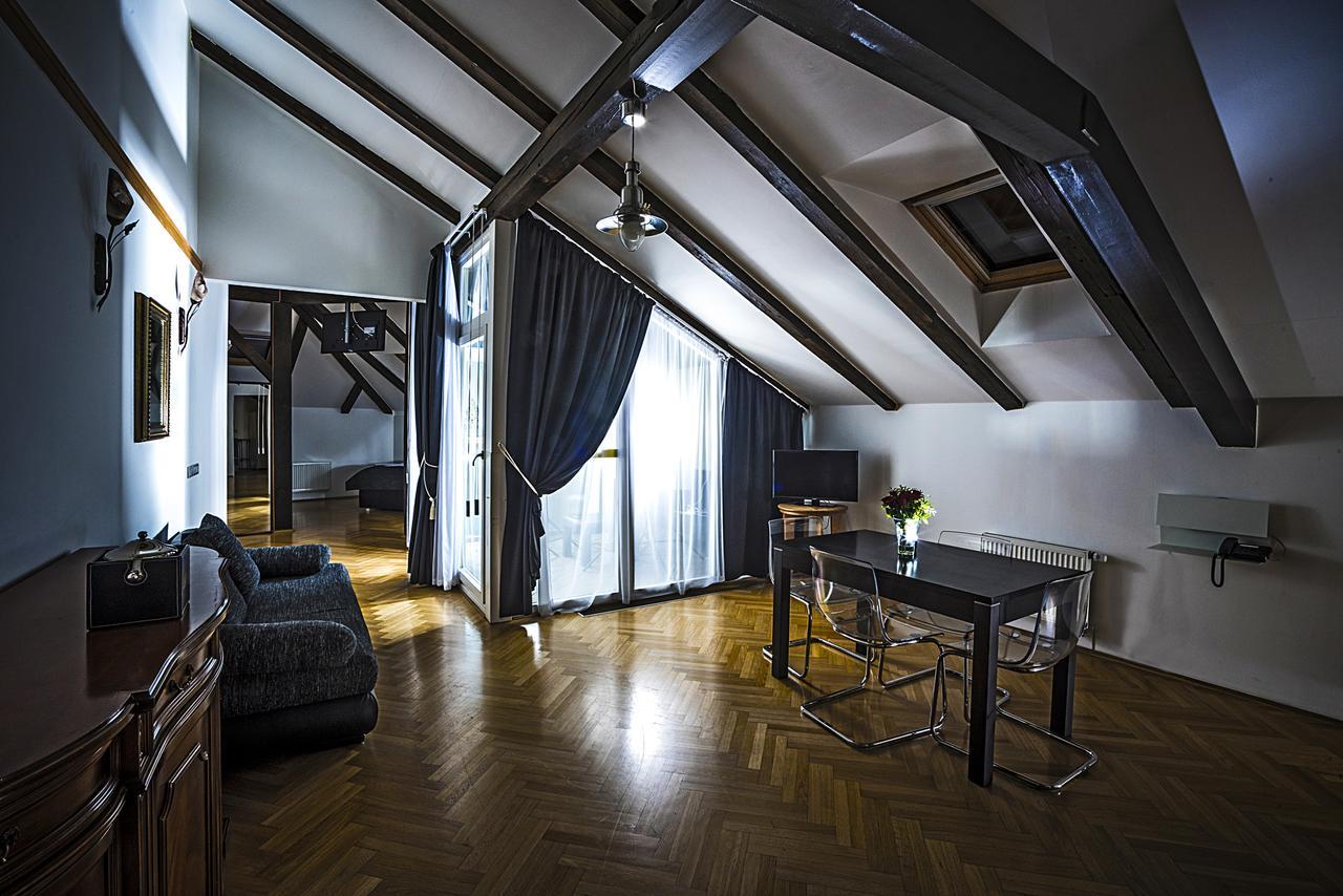 Deminka Palace Hotell