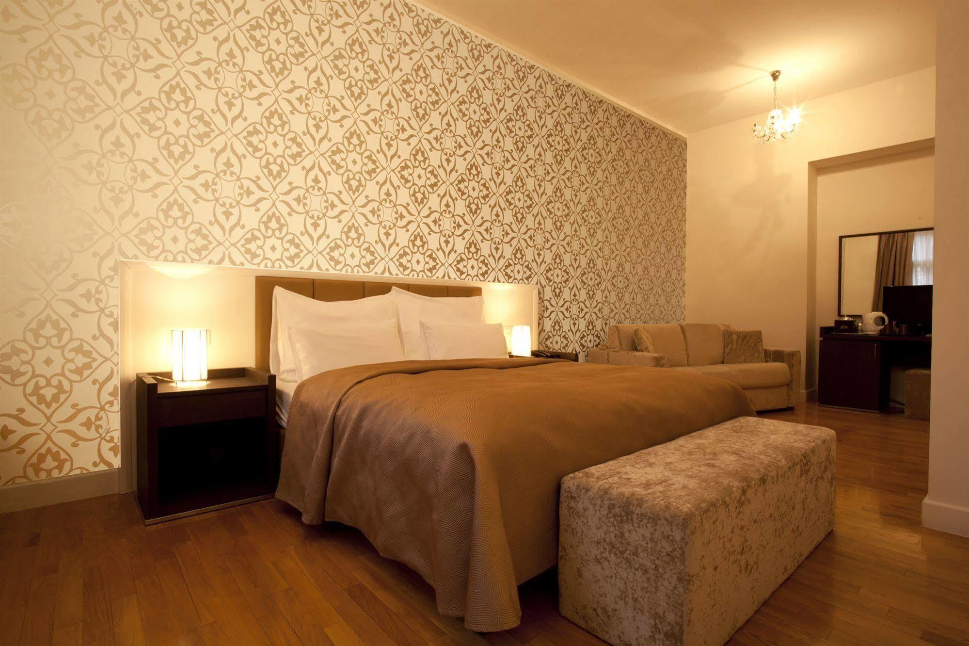 Deminka Palace Hotell