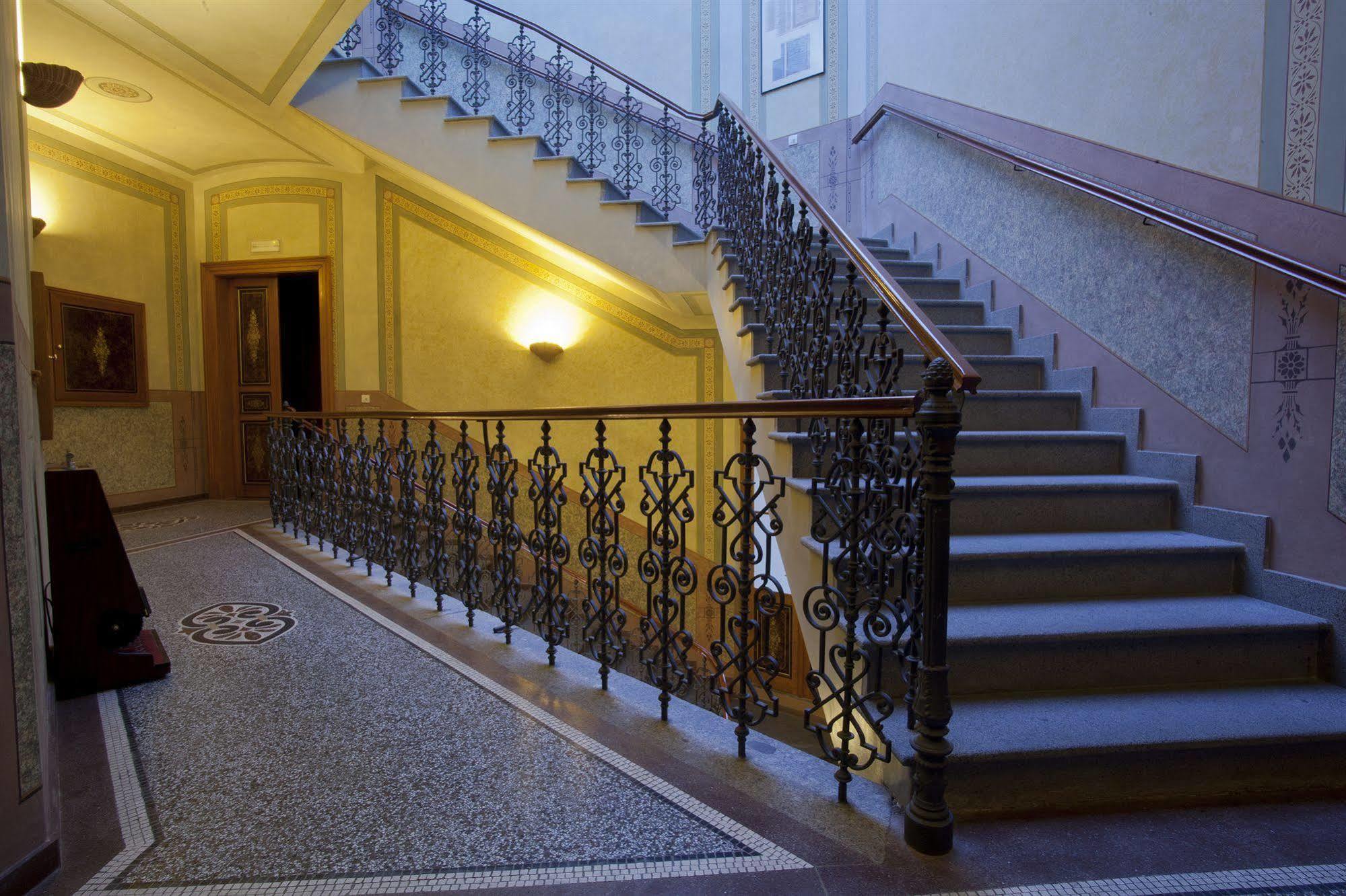 Deminka Palace Hotell 4*