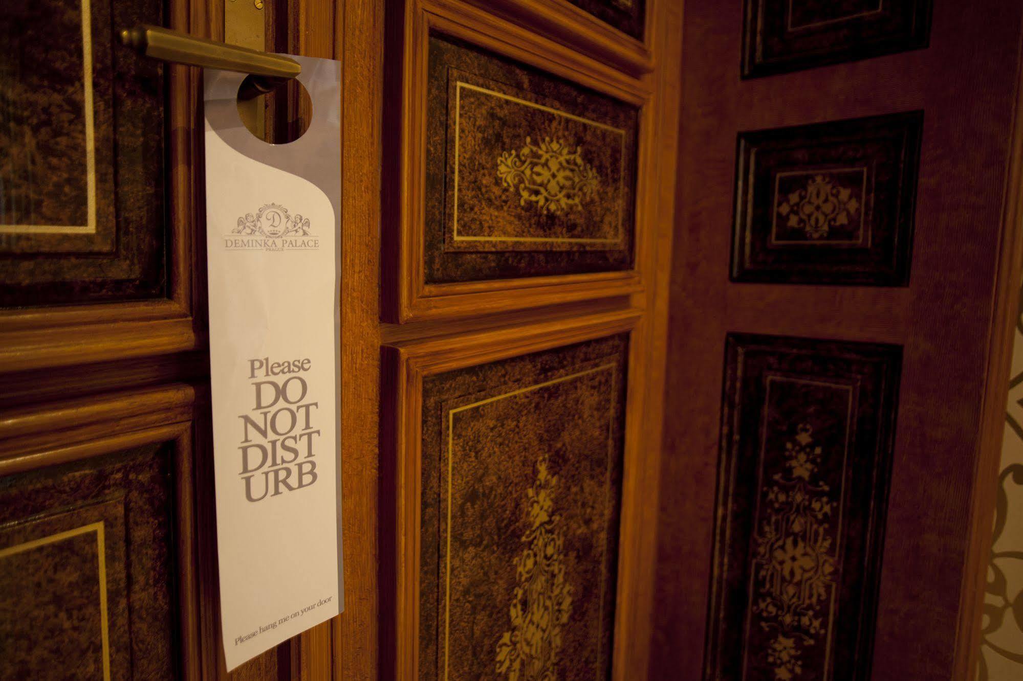 Hotell Deminka Palace