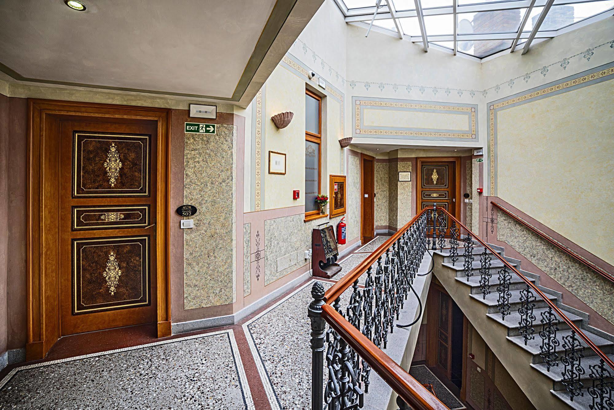 Hotell Deminka Palace 4*