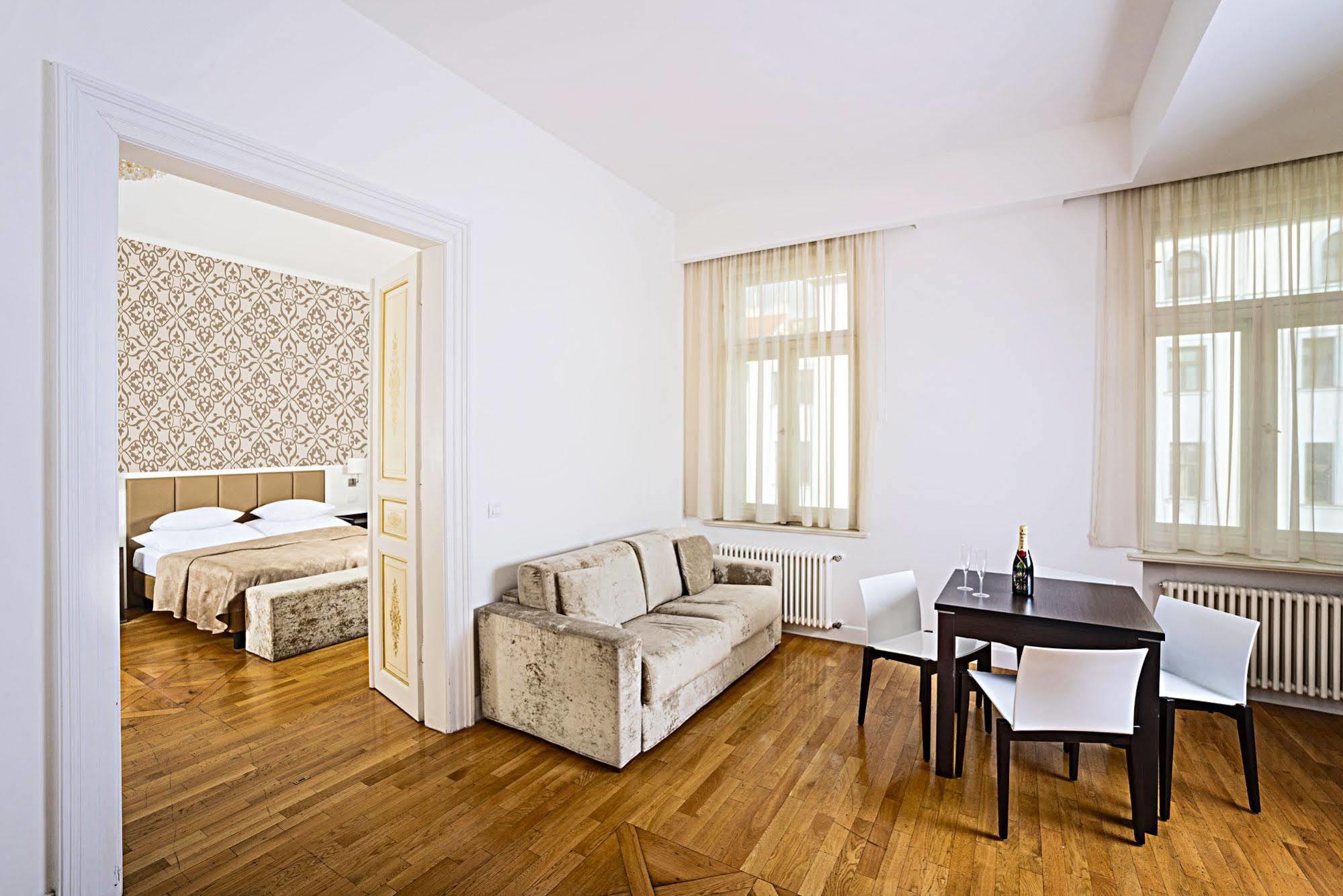 Hotell Deminka Palace 4*